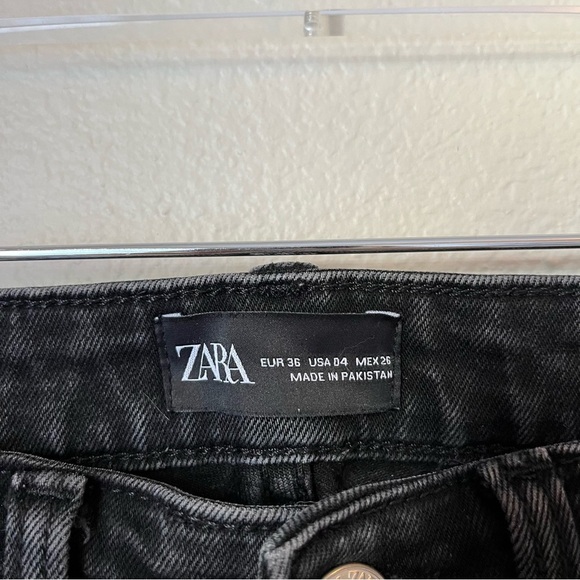 Zara Women’s Black Raw Hem Flare Leg Jeans Size 4 - Picture 3 of 5
